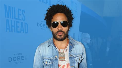how much does lenny kravitz weigh